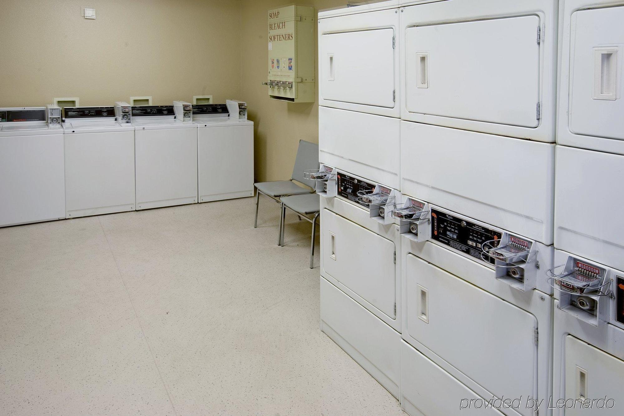 Extended Stay America Select Suites - Newport News - Oyster Point Eksteriør billede